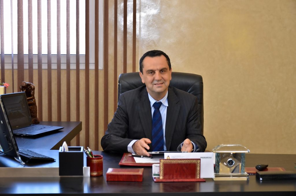 le directeur de l'Universiapolis aziz bouslikhane ,